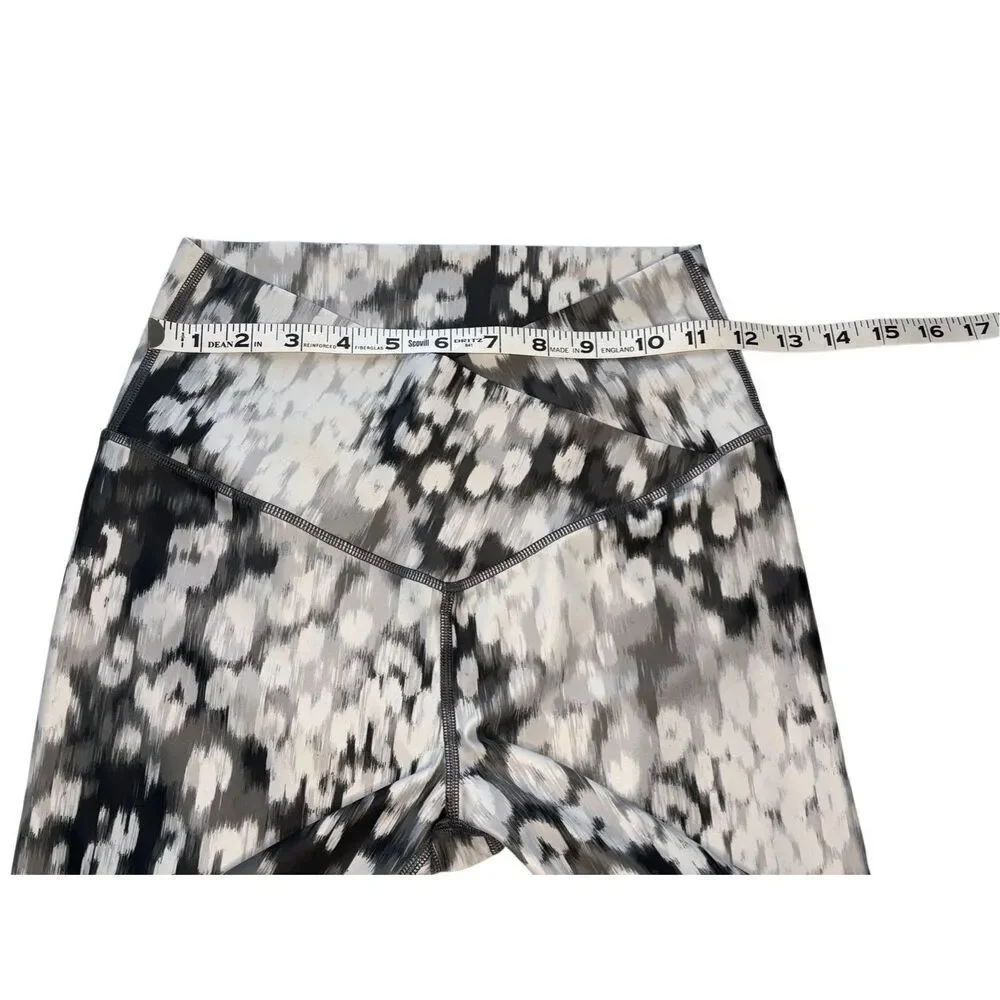 Offline by Aerie black and white high rise 7/8 leggings - M